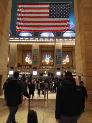 Strange that there are much less flags in public space, but at Grand Central it is obvously a must?
Might this be a a critique of Trumps policy in a more or less liberal NYC?