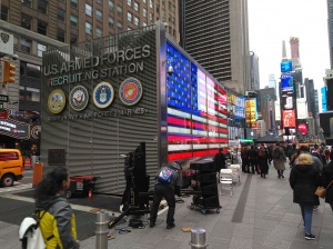 In the center of the city at Times Square they recruit men and women for military service.